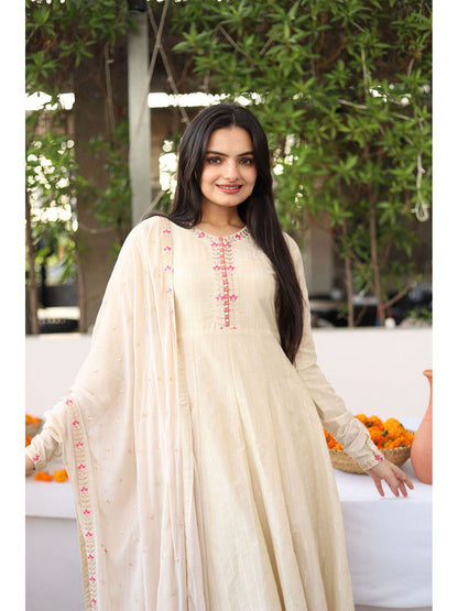 Cream Silk Blend Embroidered Kurta (Set of 3)